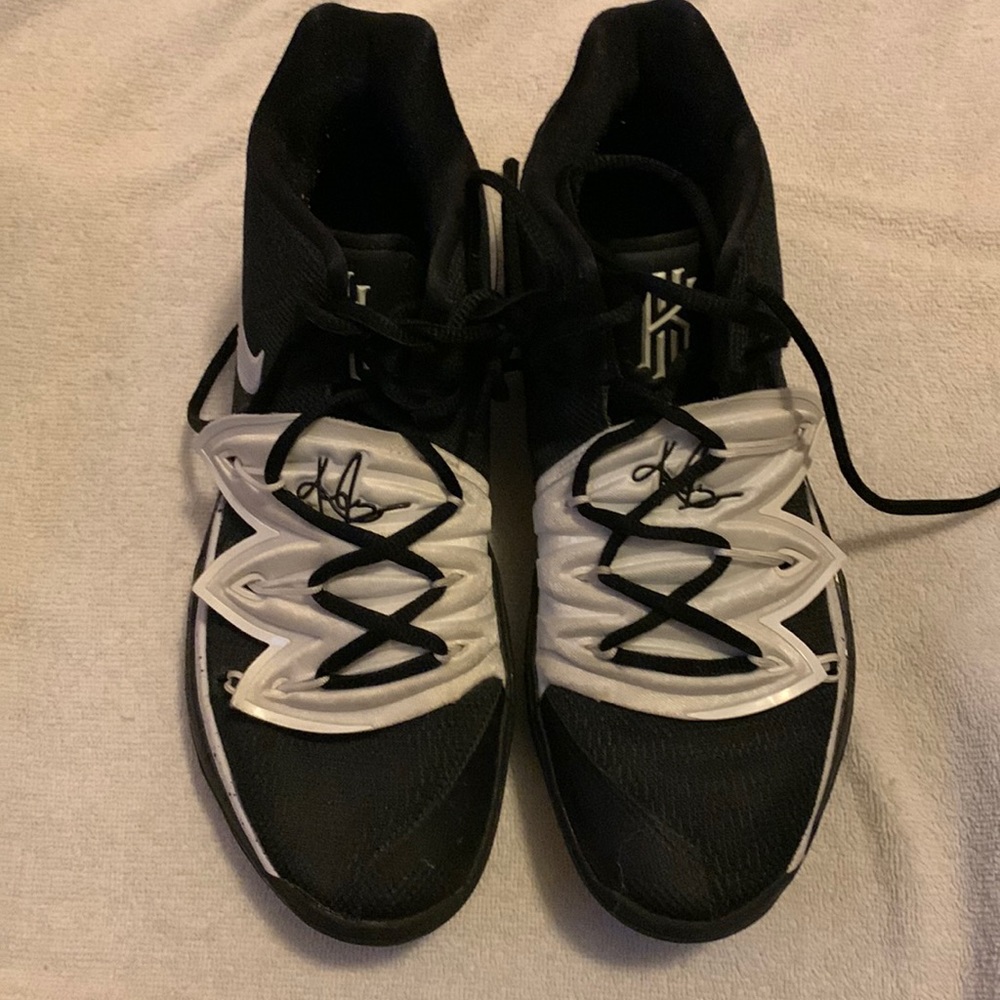 Nike Kyrie Basketball shoes